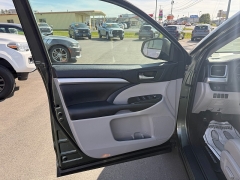 Used 2019  Toyota Highlander 4d SUV AWD XLE at North Country Auto near Presque Isle, ME