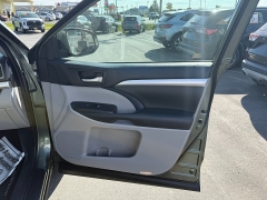 Used 2019  Toyota Highlander 4d SUV AWD XLE at North Country Auto near Presque Isle, ME