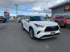 Used 2020  Toyota Highlander 4d SUV AWD Platinum at North Country Auto near Presque Isle, ME
