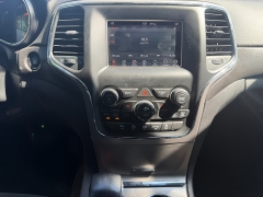 Used 2018  Jeep Grand Cherokee 4d SUV 4WD Laredo at Naples Auto Sales near Vernal&comma; UT