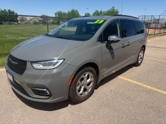 Used 2023  Chrysler Pacifica Limited FWD at Naples Auto Sales near Vernal&comma; UT