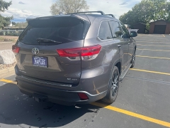 Used 2017 Toyota Highlander 4d SUV AWD SE at Naples Auto Sales near Vernal, UT