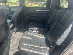 Used 2017 Toyota Highlander 4d SUV AWD SE at Naples Auto Sales near Vernal, UT