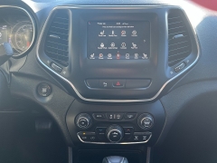 Used 2019  Jeep Cherokee 4d SUV 4WD Latitude Plus 3.2L at Naples Auto Sales near Vernal, UT