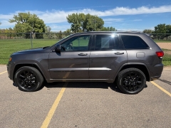 Used 2020  Jeep Grand Cherokee 4d SUV 4WD Laredo Altitude at Naples Auto Sales near Vernal&comma; UT