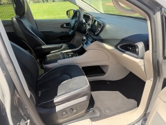 Used 2023  Chrysler Pacifica Limited FWD at Naples Auto Sales near Vernal&comma; UT