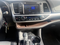 Used 2018  Toyota Highlander 4d SUV AWD LE at Naples Auto Sales near Vernal&comma; UT
