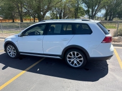 Used 2017  Volkswagen Golf Alltrack 4d Wagon TSI SE 4motion Auto at Naples Auto Sales near Vernal&comma; UT