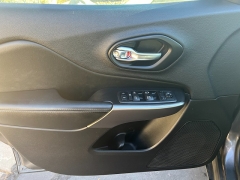 Used 2019  Jeep Cherokee 4d SUV 4WD Latitude Plus 3.2L at Naples Auto Sales near Vernal, UT