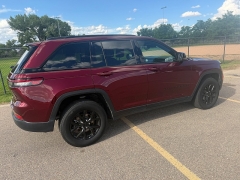 Used 2025  Jeep Grand Cherokee Altitude 4x4 at Naples Auto Sales near Vernal&comma; UT
