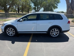 Used 2017  Volkswagen Golf Alltrack 4d Wagon TSI SE 4motion Auto at Naples Auto Sales near Vernal&comma; UT