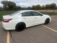Used 2016  Nissan Altima 4d Sedan 2&period;5L at Naples Auto Sales near Vernal&comma; UT