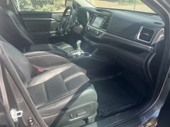 Used 2017 Toyota Highlander 4d SUV AWD SE at Naples Auto Sales near Vernal, UT