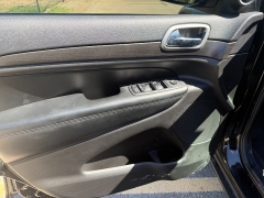 Used 2018  Jeep Grand Cherokee 4d SUV 4WD Laredo at Naples Auto Sales near Vernal&comma; UT
