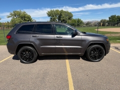 Used 2020  Jeep Grand Cherokee 4d SUV 4WD Laredo Altitude at Naples Auto Sales near Vernal&comma; UT