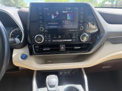 Used 2022  Toyota Highlander Hybrid XLE AWD at Naples Auto Sales near Vernal&comma; UT