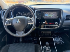 Used 2020  Mitsubishi Outlander 4d SUV AWC ES at Naples Auto Sales near Vernal&comma; UT