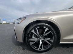 Used 2024  Volvo S60 B5 FWD Plus Dark Theme at CarloanExpress.Com near Hampton, VA