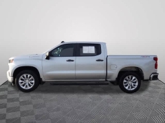 Used 2020  Chevrolet Silverado 1500 4WD Crew Cab 147" Custom at CarloanExpress.Com near Hampton, VA
