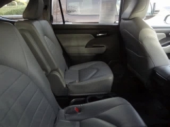 Used 2023  Toyota Highlander FWD &lpar;Natl&rpar; at CarloanExpress&period;Com near Hampton&comma; VA