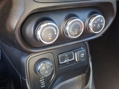 Used 2015  Jeep Renegade 4d SUV 4WD Trailhawk at CarloanExpress&period;Com near Hampton&comma; VA