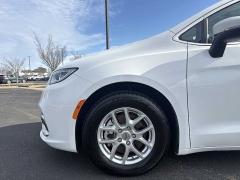 Used 2023  Chrysler Pacifica Touring L FWD at CarloanExpress&period;Com near Hampton&comma; VA
