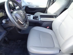 Used 2025  Toyota Sienna XLE FWD &lpar;Natl&rpar; at CarloanExpress&period;Com near Hampton&comma; VA