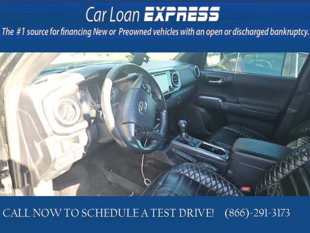 Used 2018  Toyota Tacoma Double Cab 5' Bed V6 4x4 (Natl) at CarloanExpress.Com near Hampton, VA