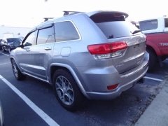 Used 2020  Jeep Grand Cherokee Overland 4x4 at CarloanExpress.Com near Hampton, VA