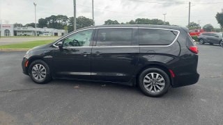 Used 2023  Chrysler Pacifica Hybrid Touring L FWD at CarloanExpress&period;Com near Hampton&comma; VA