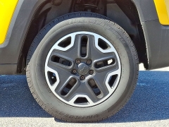 Used 2015  Jeep Renegade 4d SUV 4WD Trailhawk at CarloanExpress&period;Com near Hampton&comma; VA