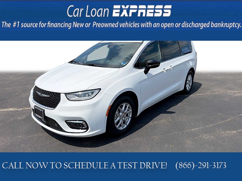 Used 2025  Chrysler Pacifica Select FWD at CarloanExpress&period;Com near Hampton&comma; VA