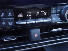 Used 2023  Toyota Highlander FWD &lpar;Natl&rpar; at CarloanExpress&period;Com near Hampton&comma; VA