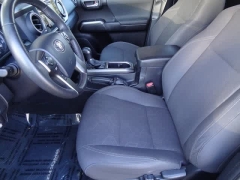 Used 2017  Toyota Tacoma Double Cab 5' Bed V6 4x4 (Natl) at CarloanExpress.Com near Hampton, VA