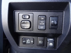 Used 2018  Toyota Tundra 4WD CrewMax 5.5' Bed 5.7L (Natl) at CarloanExpress.Com near Hampton, VA