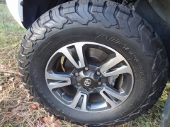 Used 2017  Toyota Tacoma Double Cab 5' Bed V6 4x4 (Natl) at CarloanExpress.Com near Hampton, VA