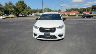 Used 2025  Chrysler Pacifica Select FWD at CarloanExpress&period;Com near Hampton&comma; VA