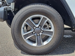 Used 2018  Jeep Wrangler Unlimited 4d SUV 4WD Sahara at CarloanExpress&period;Com near Hampton&comma; VA