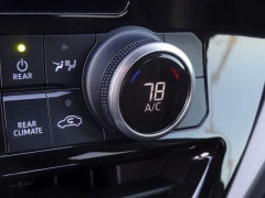 Used 2023  Toyota Highlander FWD &lpar;Natl&rpar; at CarloanExpress&period;Com near Hampton&comma; VA