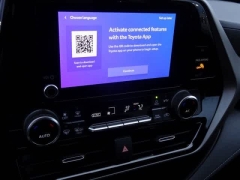 Used 2023  Toyota Highlander FWD &lpar;Natl&rpar; at CarloanExpress&period;Com near Hampton&comma; VA