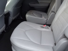 Used 2021  Toyota Highlander XLE FWD at CarloanExpress&period;Com near Hampton&comma; VA