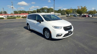 Used 2025  Chrysler Pacifica Select FWD at CarloanExpress&period;Com near Hampton&comma; VA