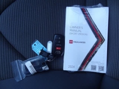 Used 2024  Toyota Highlander AWD (Natl) at CarloanExpress.Com near Hampton, VA