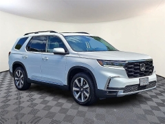 New 2025  Honda Pilot Touring AWD at CarloanExpress.Com near Hampton, VA