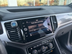 Used 2023  Volkswagen Atlas Cross Sport 2&period;0T SEL R-Line Black 4MOTION at CarloanExpress&period;Com near Hampton&comma; VA