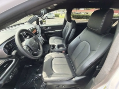 Used 2025  Chrysler Pacifica Select FWD at CarloanExpress&period;Com near Hampton&comma; VA