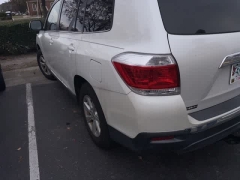 Used 2013  Toyota Highlander 4WD 4dr V6 &lpar;Natl&rpar; at CarloanExpress&period;Com near Hampton&comma; VA