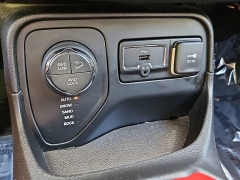 Used 2016  Jeep Renegade 4d SUV 4WD Trailhawk at CarloanExpress&period;Com near Hampton&comma; VA