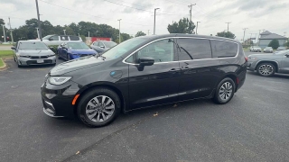Used 2023  Chrysler Pacifica Hybrid Touring L FWD at CarloanExpress&period;Com near Hampton&comma; VA