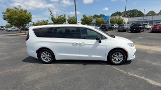 Used 2025  Chrysler Pacifica Select FWD at CarloanExpress&period;Com near Hampton&comma; VA